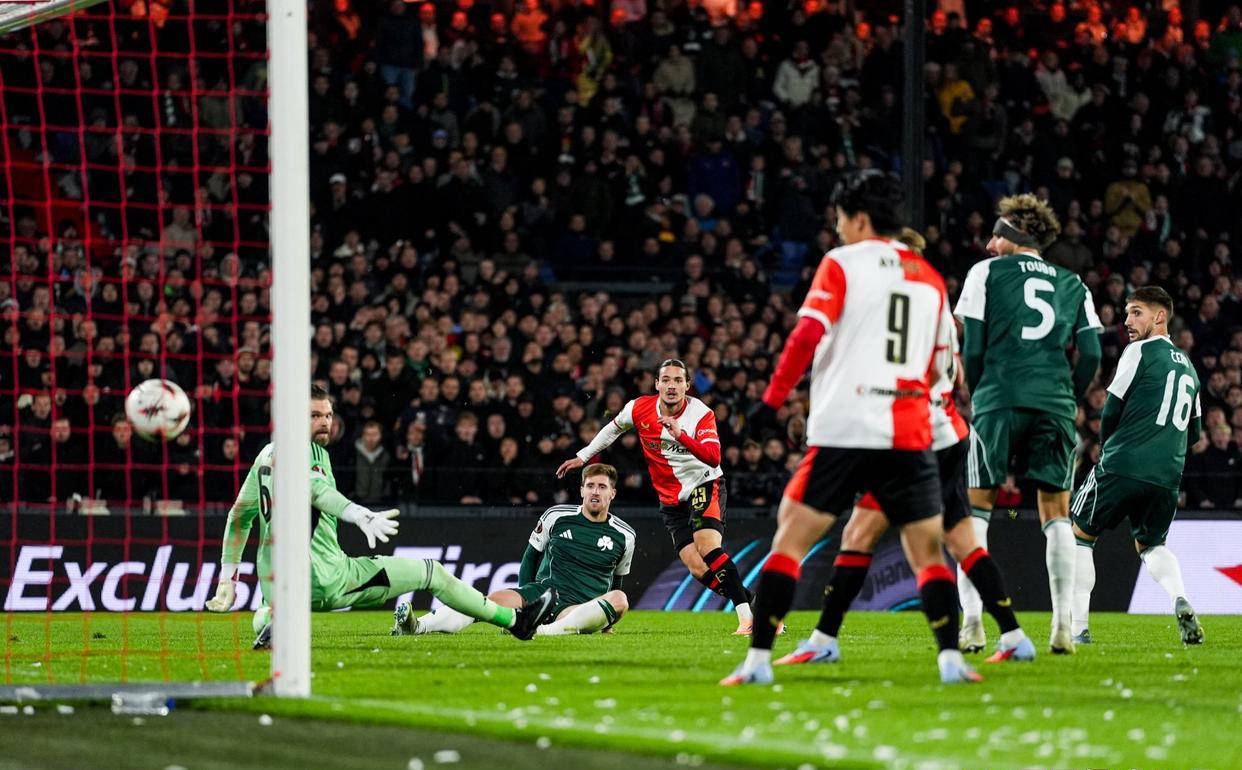 开云登录入口-里程碑夜费耶诺德复出首秀；荷甲转会期刷纪录；管理层满意；控场能力受关注(荷甲费耶诺德今日比赛)