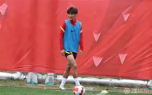 开云登录入口-意大利杯国际比赛日走向成谜；拜仁慕尼黑防线松动；底气十足；轮换策略成焦点(莱切俱乐部对意大利杯的重视程度)